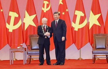 China's Friendship Medal Presented to Vietnam's Party General Secretary