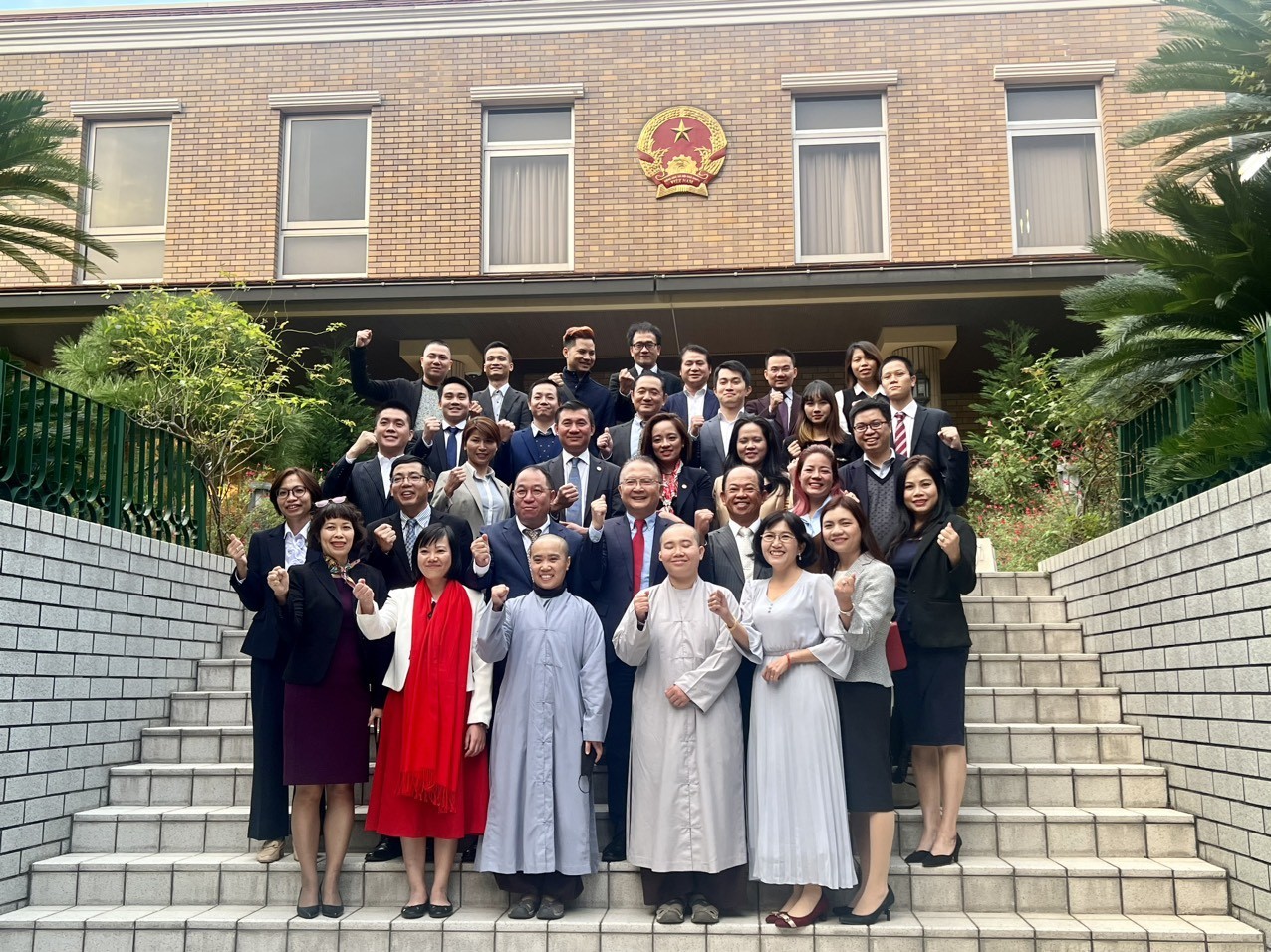 delegation of state commission for ovs affairs meets with 7 vietnamese associations in japan