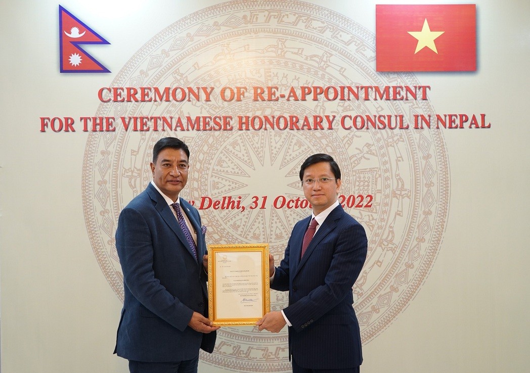 Vietnam's Ambassador congratulates Dr. Rajesh Kazi Shrestha on being re-appointed as Vietnam’s honourary consul general in Nepal. Source: Vietnamese Embassy in New Delhi