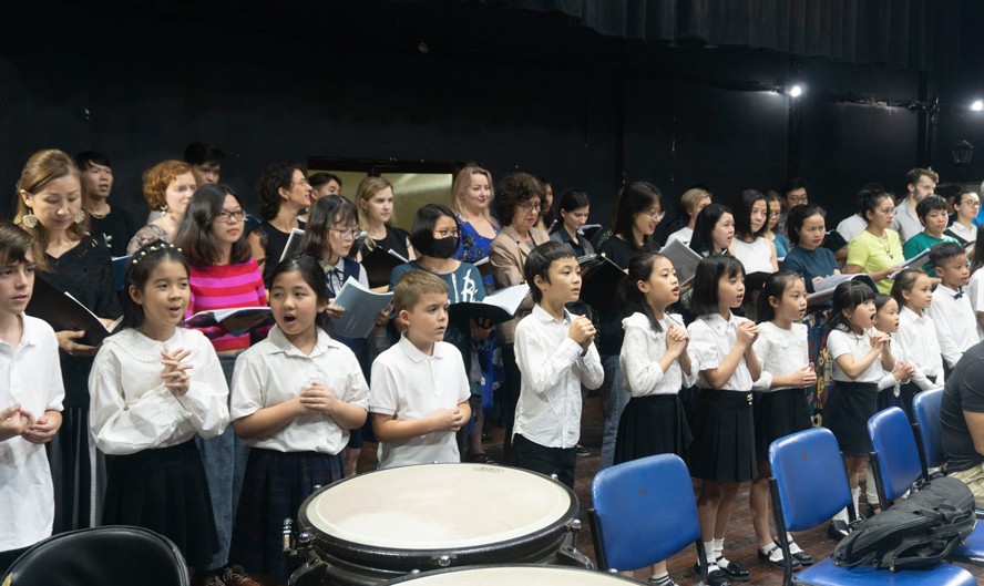 VNOB’s artists and staff are rushing to practice and prepare for the debut of the Grand Choir “A Mass for Peace” in Vietnam