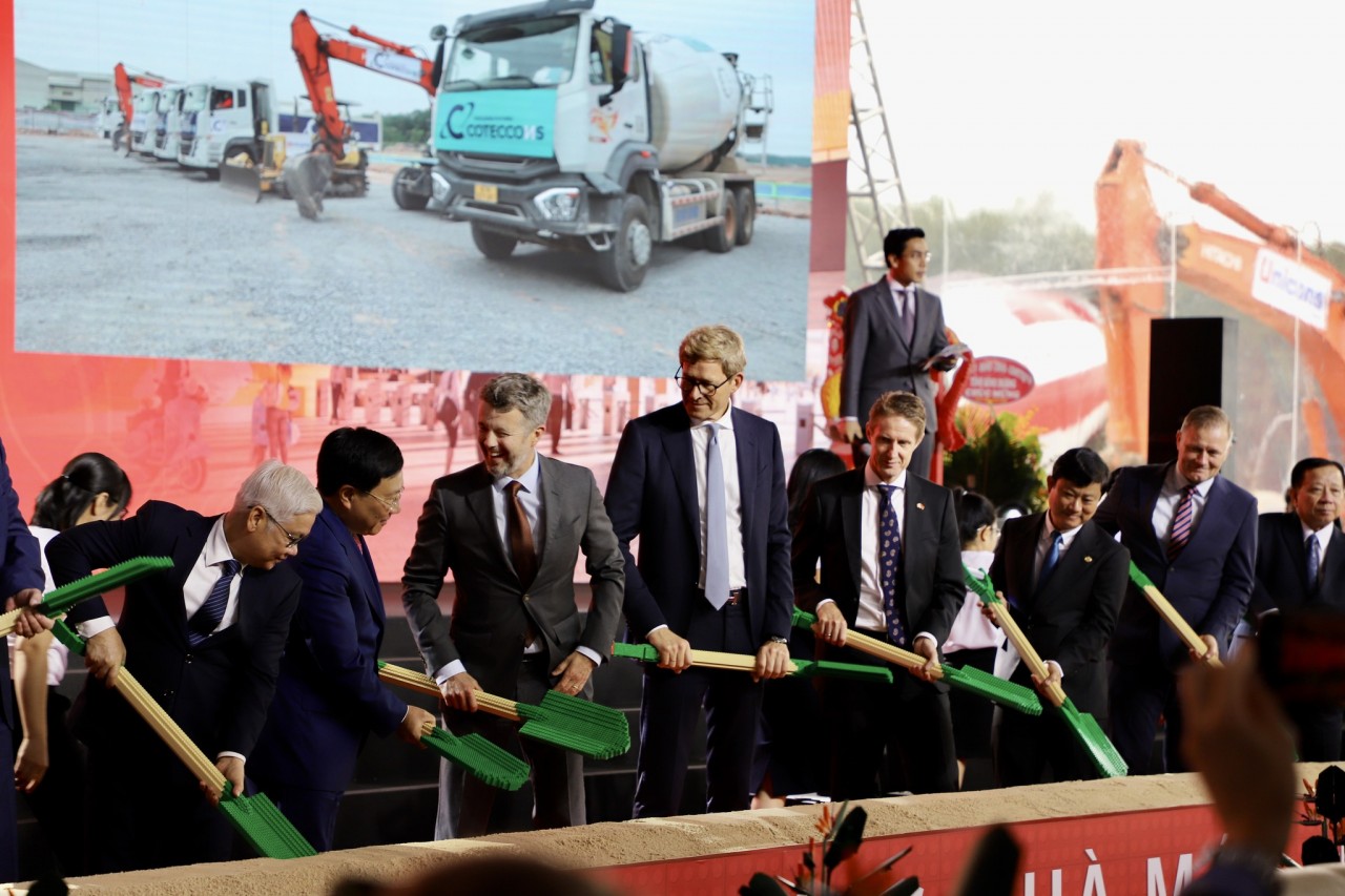 The groundbreaking ceremony saw the presence of Permanent Deputy Prime Minister Pham Binh Minh and Danish Prince Crown Frederik. 