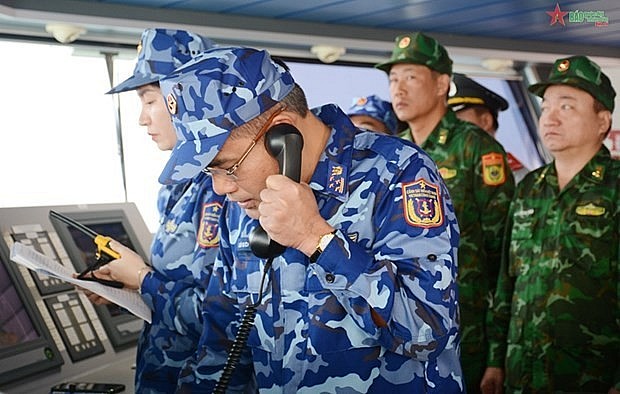 Vietnam, China begin joint sea patrol: Colonel Luong Cao Khai, Vice Commander and Chief of Staff of the Vietnam Coast Guard Region 1 leads the Vietnamese fleet. Photo: https://www.qdnd.vn/via VNA