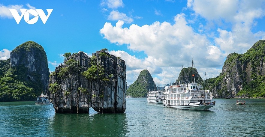 Ha Long Bay is named among world’s top 10 stunning natural wonders. Photo: VOV