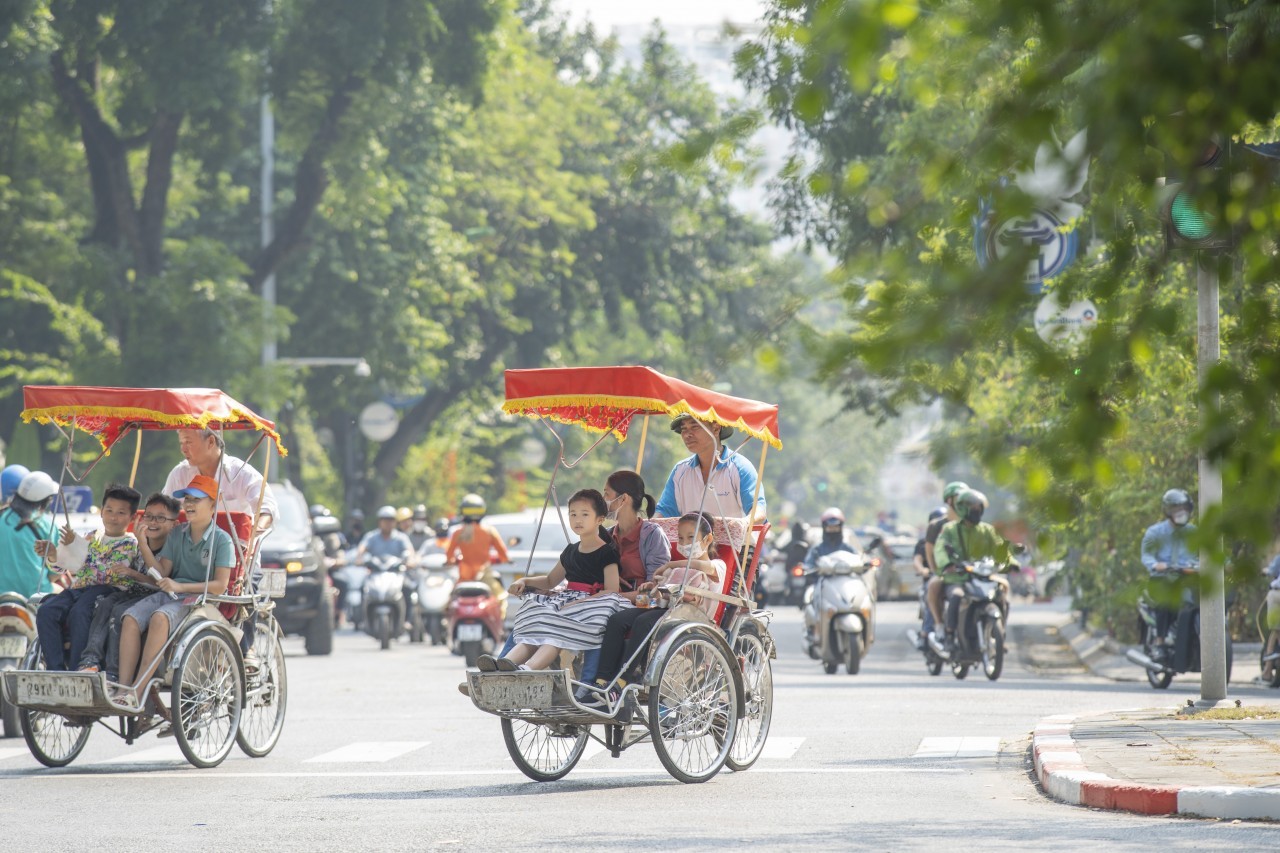 Peaceful Moments Throughout Tranquil Hanoi