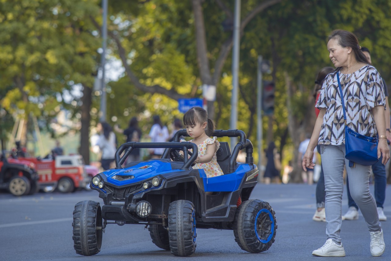 Peaceful Moments Throughout Tranquil Hanoi