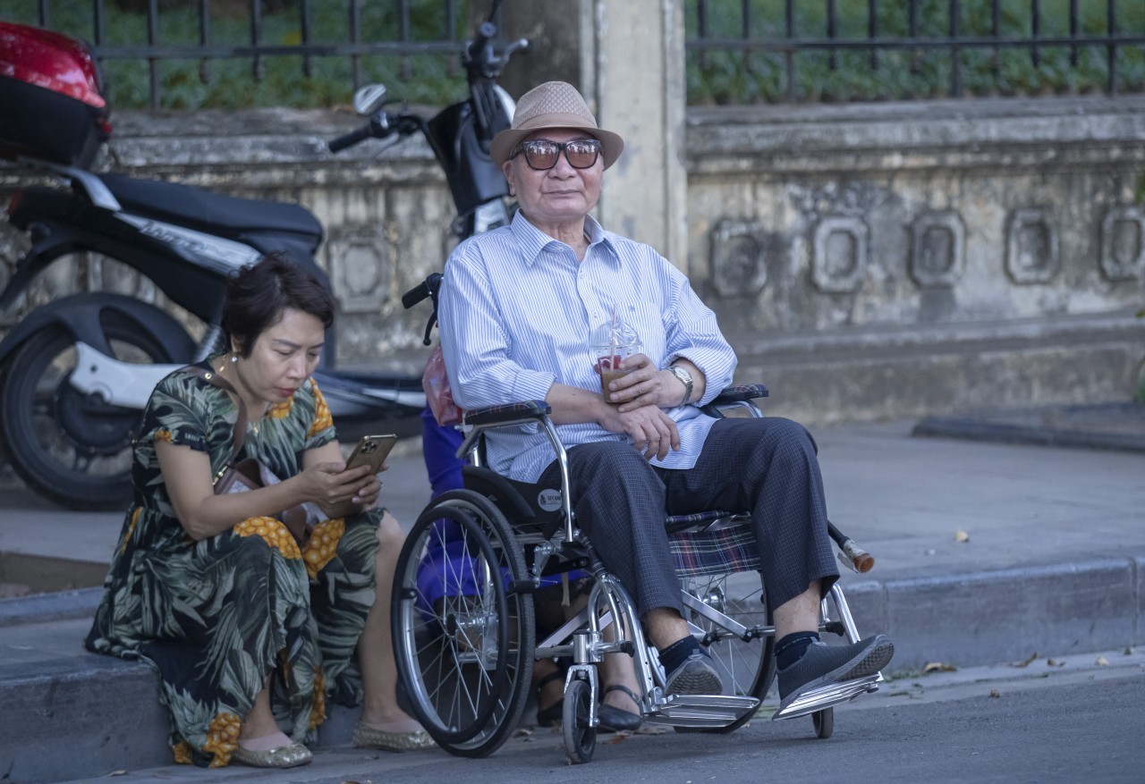 Peaceful Moments Throughout Tranquil Hanoi