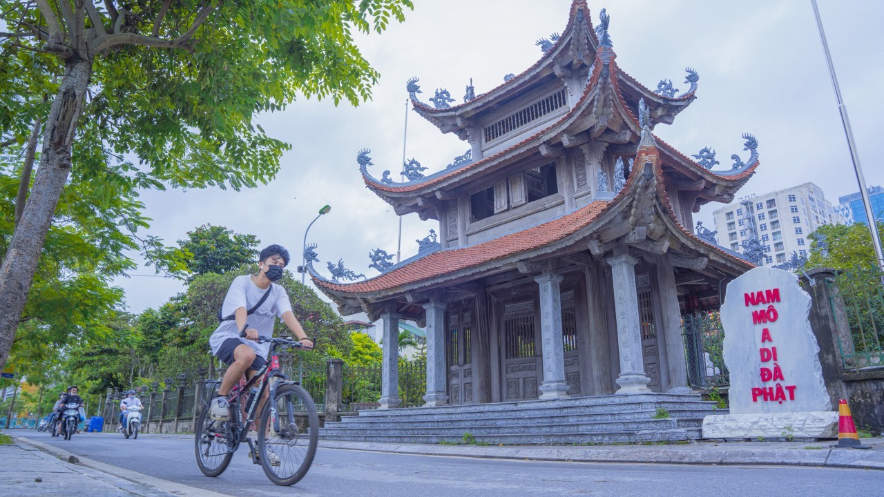 Peaceful Moments Throughout Tranquil Hanoi