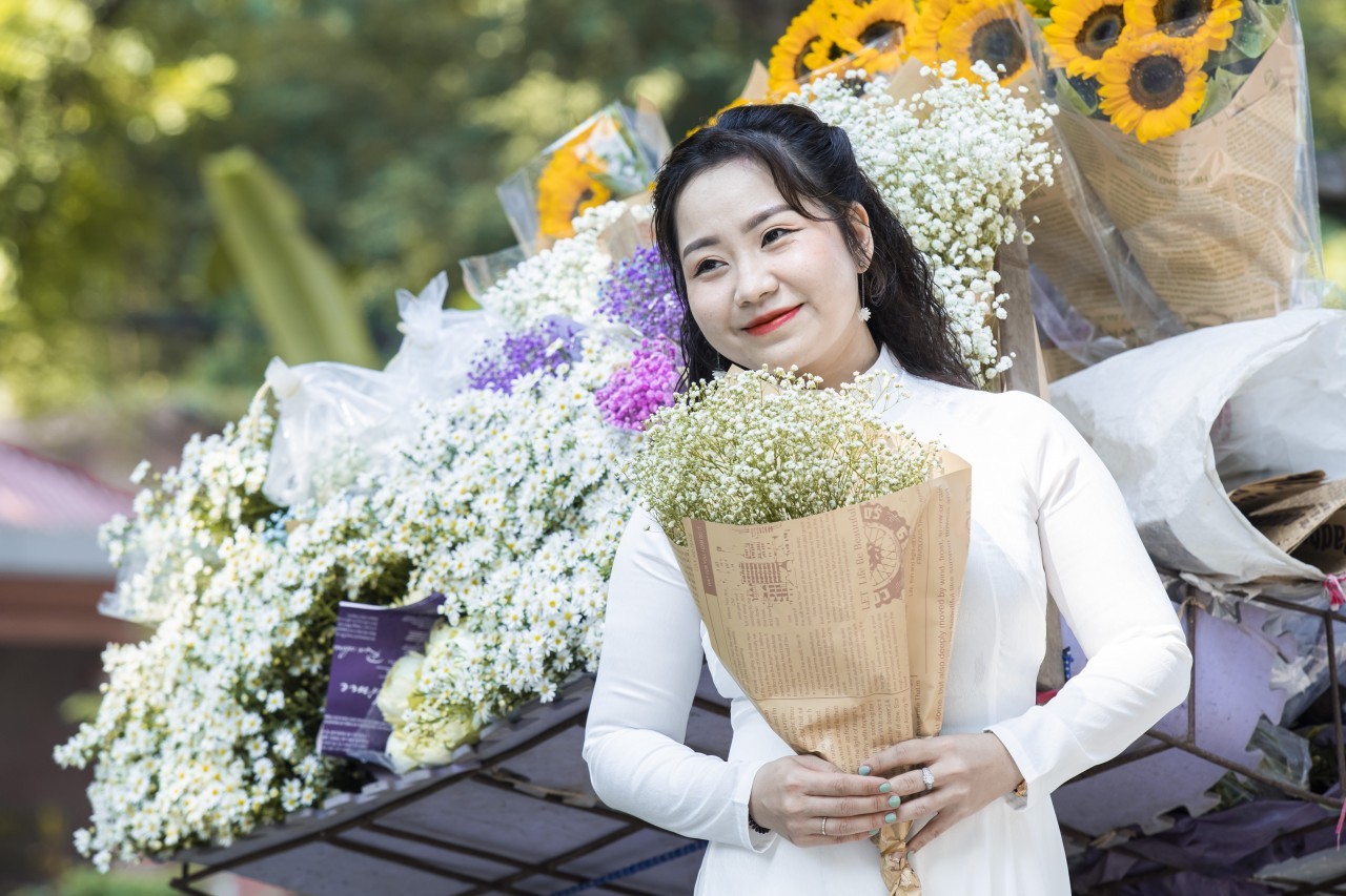 Peaceful Moments Throughout Tranquil Hanoi