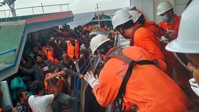 Sri Lankan citizens aboard the distressed Lady R3 are transferred to the Japan-registered ship Helios Leader.