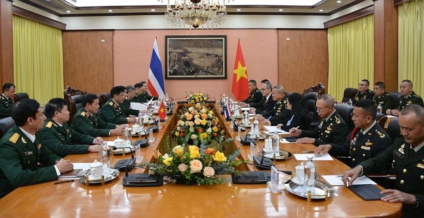 The talks between Deputy Chief of Staff of the Vietnam People’s Army Lt. Gen. Nguyen Van Nghia and Commander-in-Chief of the Royal Thai Army Gen. Narongpan Jittkaewtae. Source: qdnd.vn