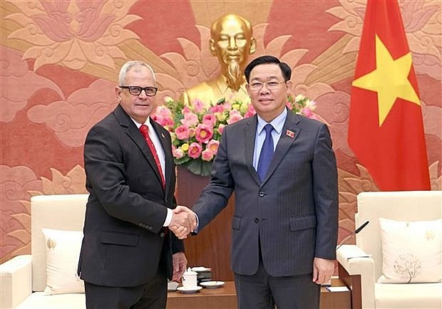 Cuban Legislator and Delagates Visit Hanoi