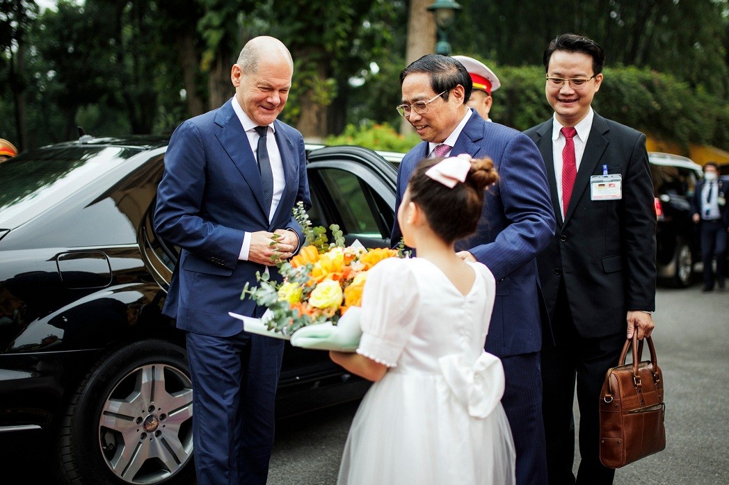 German Chancellor Meets Vietnamese Top Leaders