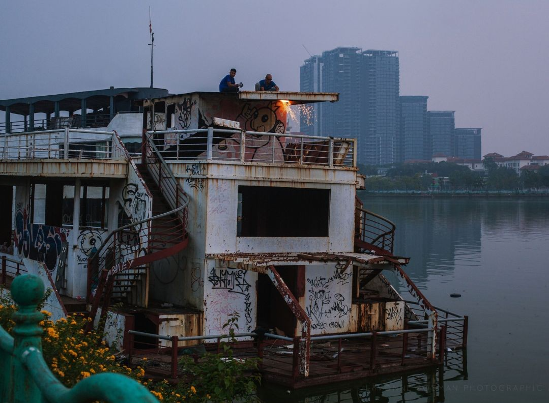 The Final Days of Tay Ho's Ghost Ships