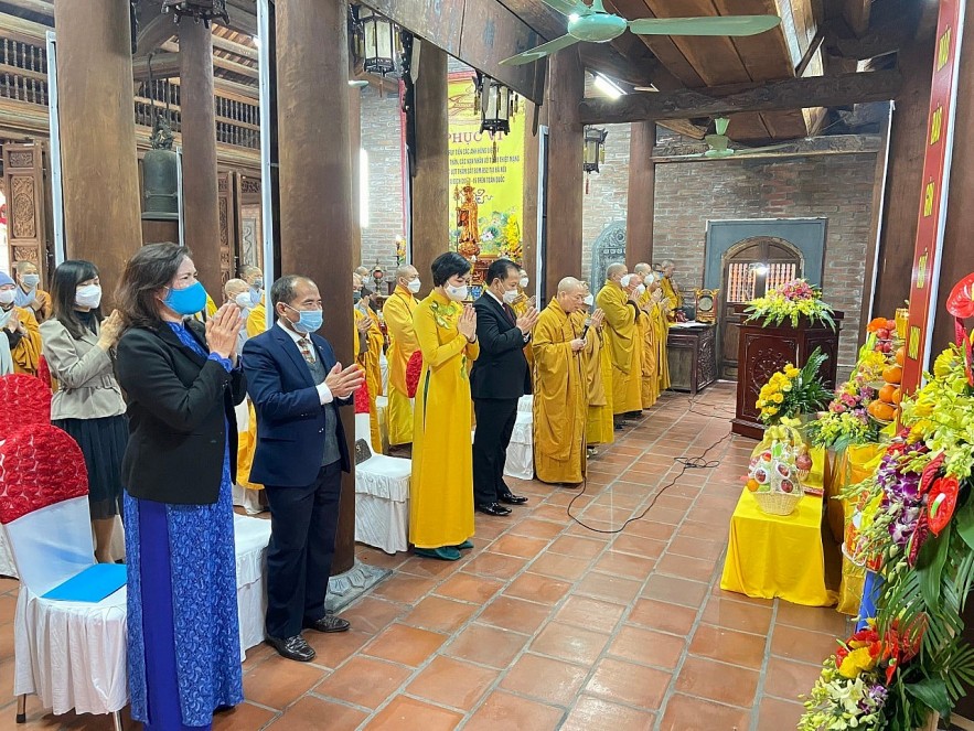 Photo: A requiem ceremony for soldiers and residents in Hanoi who were killed by B-52 bombers of the US and the Covid-19 pandemic, at the Ba Da Pagoda in the city. Photo: the Vietnam Peace Committee