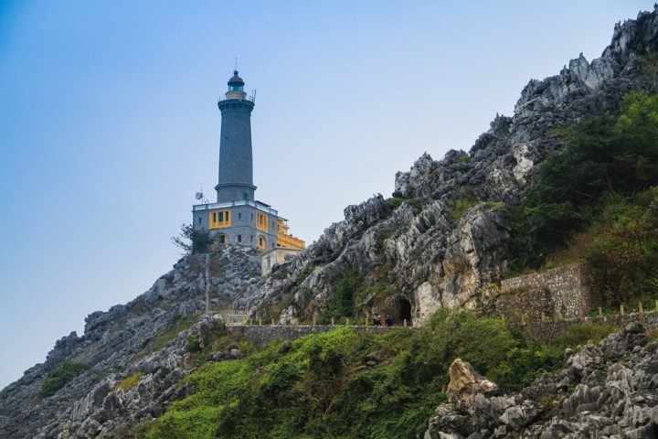 Long Chau lighthouse is the highlight of the island. (Photo: Tran Son)