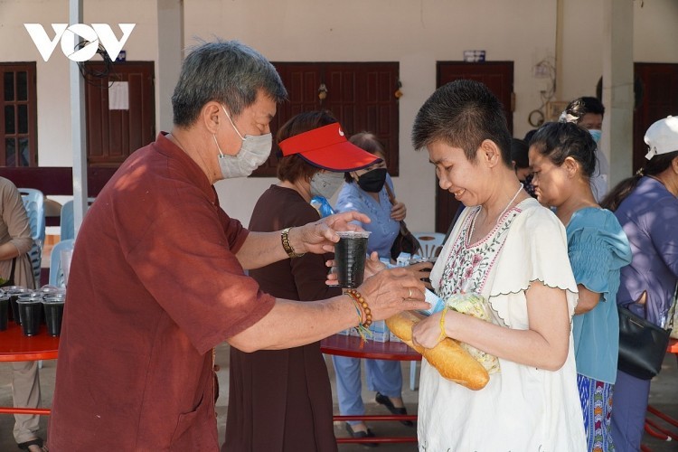 Vietnamese Buddhists in Laos Uphold the Tradition of Love