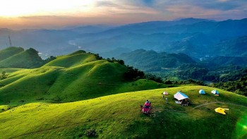 Get Lost In The Everlasting Green Of Sam Chiem Meadow In Bac Kan