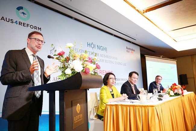 Australia Pledges to Continue Supporting Vietnam in Economic Reform