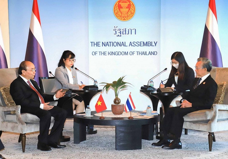 President Nguyen Xuan Phuc meets President of Thai National Assembly Chuan Leekpai on November 17, 2022. Photo: WVR/Nguyen Hong