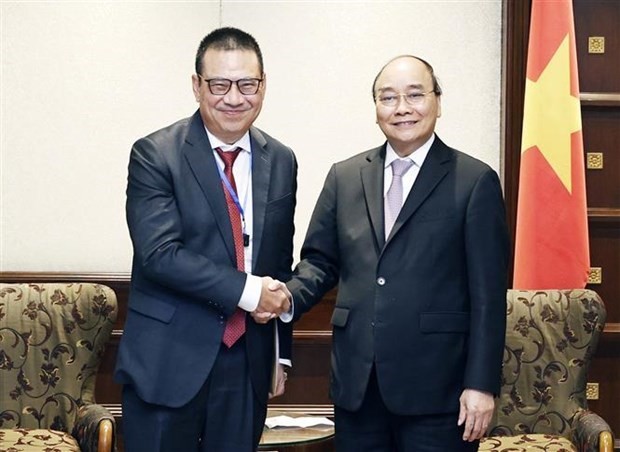 President Nguyen Xuan Phuc (R) and President and CEO of SCG Roongrote Rangsiyopash. Photo: VNA