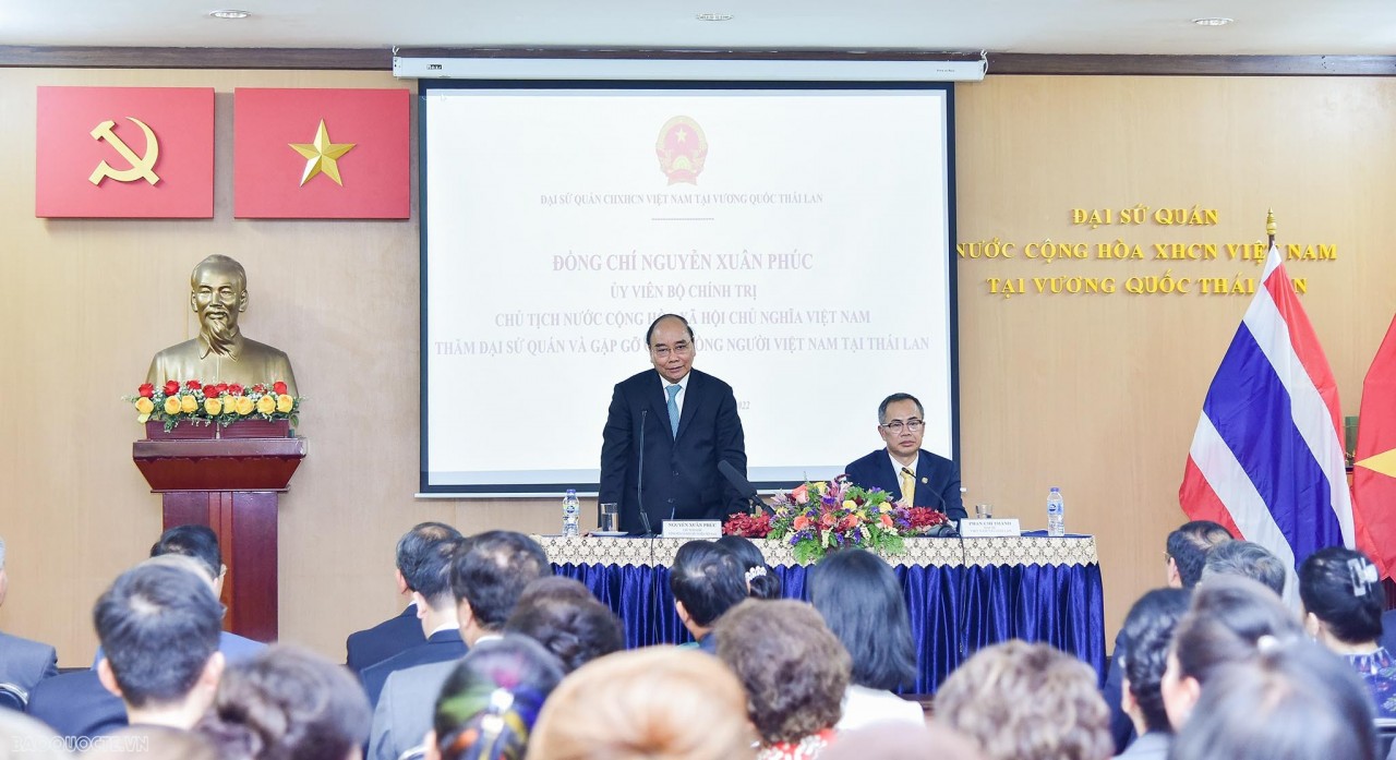 President Phuc expressed his hope that Vietnamese in Thailand will continue their solidarity and mutual support to contribute to both nations. Photo: 