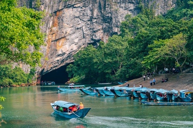 A Travel Guide To Explore The Amazing 2 Million Year-Old Phong Nha Cave