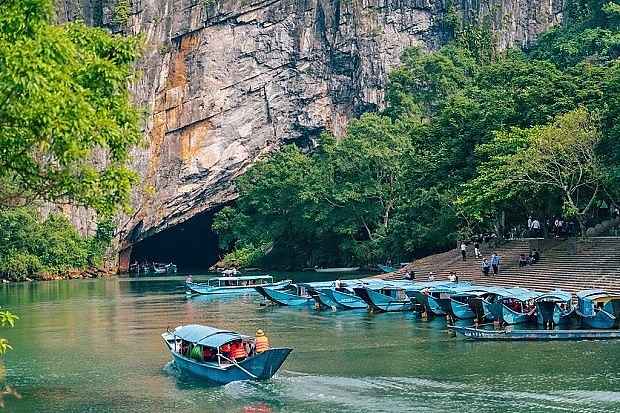 A Travel Guide To Explore The Amazing 2 Million Year-Old Phong Nha Cave