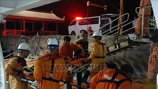 A ship was dispatched to bring the ill sailor to Da Nang for treatment at a local hospital. Photo: VNA