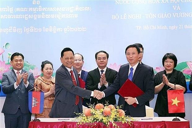 Vietnam and Cambodia sign a cooperation agreement in religious affairs for the 2022-2026 period. Photo: VNA