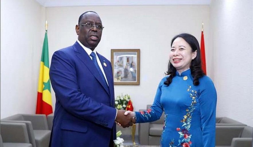 Vice President Vo Thi Anh Xuan (R) meets with Senegal President Macky Sall in Tunisia. (Photo: VNA)