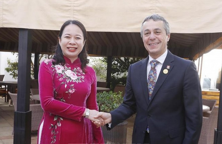 Vice President Vo Thi Anh Xuan (L) and Swiss President Ignazio Cassis during their meeting in Tunisia. (Photo: VNA)