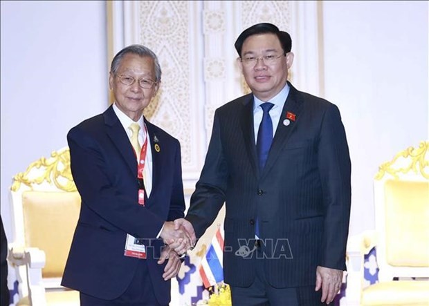Vietnamese Top Legislator Meets Foreign Leaders ></span><em></em><em>Chairman of the National Assembly (NA) Vuong Dinh Hue (R) and President of the Thai National Assembly Chuan Leekpai. Photo: VNA</em></p>
<p class=