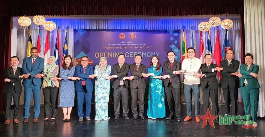 Delegates to the 57th ASEAN-COCI conference pose for a group photo. Photo: qdnd.vn