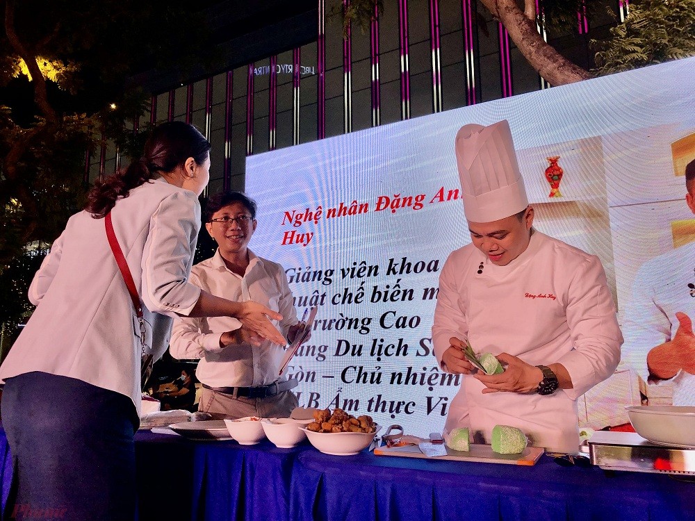 Every night, there will be artists promoting dishes from ASEAN countries