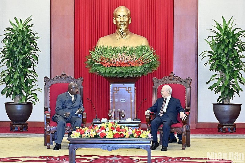 Vietnam, Uganda Vow to Expand Multifaceted Cooperation