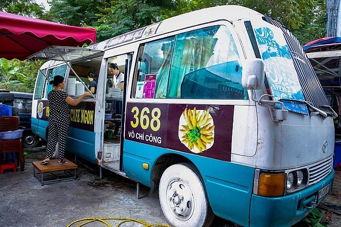 Pho Food Truck: Enjoy a Hot Meal on Wheels!