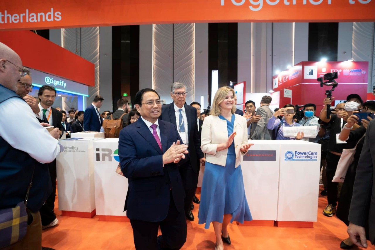 The same day, Minister Schreinemacher and PM Chinh visit the NL Pavilion, the largest national pavilion at Green Economy Forum and Exhibition 2022 in Ho Chi Minh City. Source: embassy in Vietnam