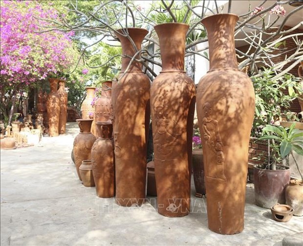 Floor vases produced in Cham Bau Truc pottery village. Photo: VNA