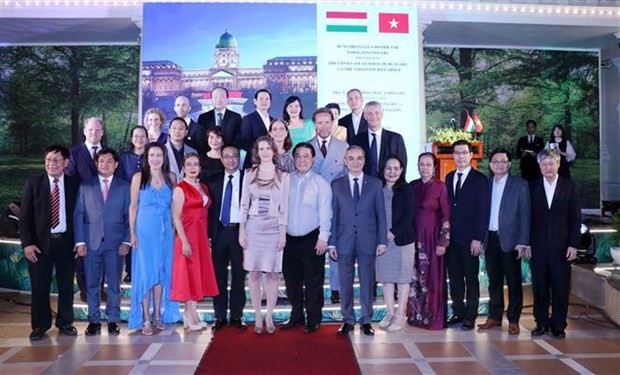 Participants take a photo at the gala dinner and Hungarian traditional musical instrument concert programme on December 1 evening. Photo: VNA