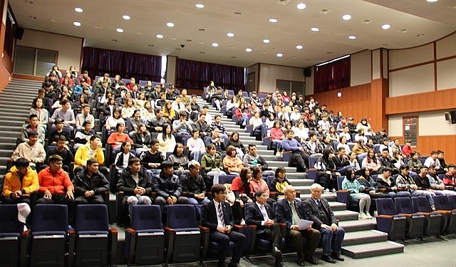 Students at a lecture hall in Incheon University. 