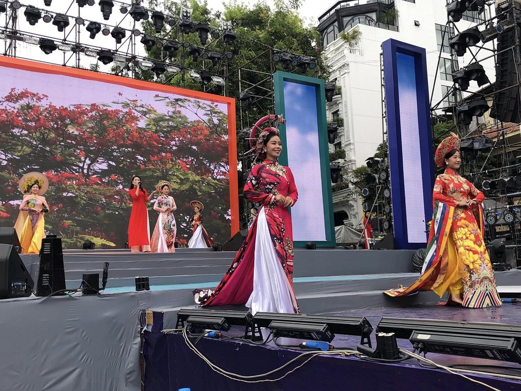 Vietnamese Ao Dai honoured at Hanoi festival