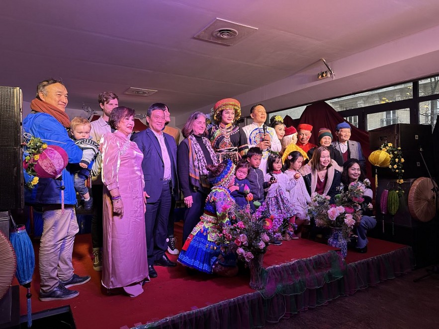 Vietnamese Water Puppetry Debuts in Paris