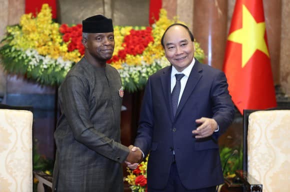 President Nguyen Xuan Phuc and Nigerian Vice President Yemi Osinbajo at the meeting on December 7. Photo: VNA