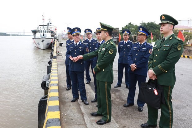 CCG delegation visit Vietnam Coast Guard Region 1. Photo: VNA