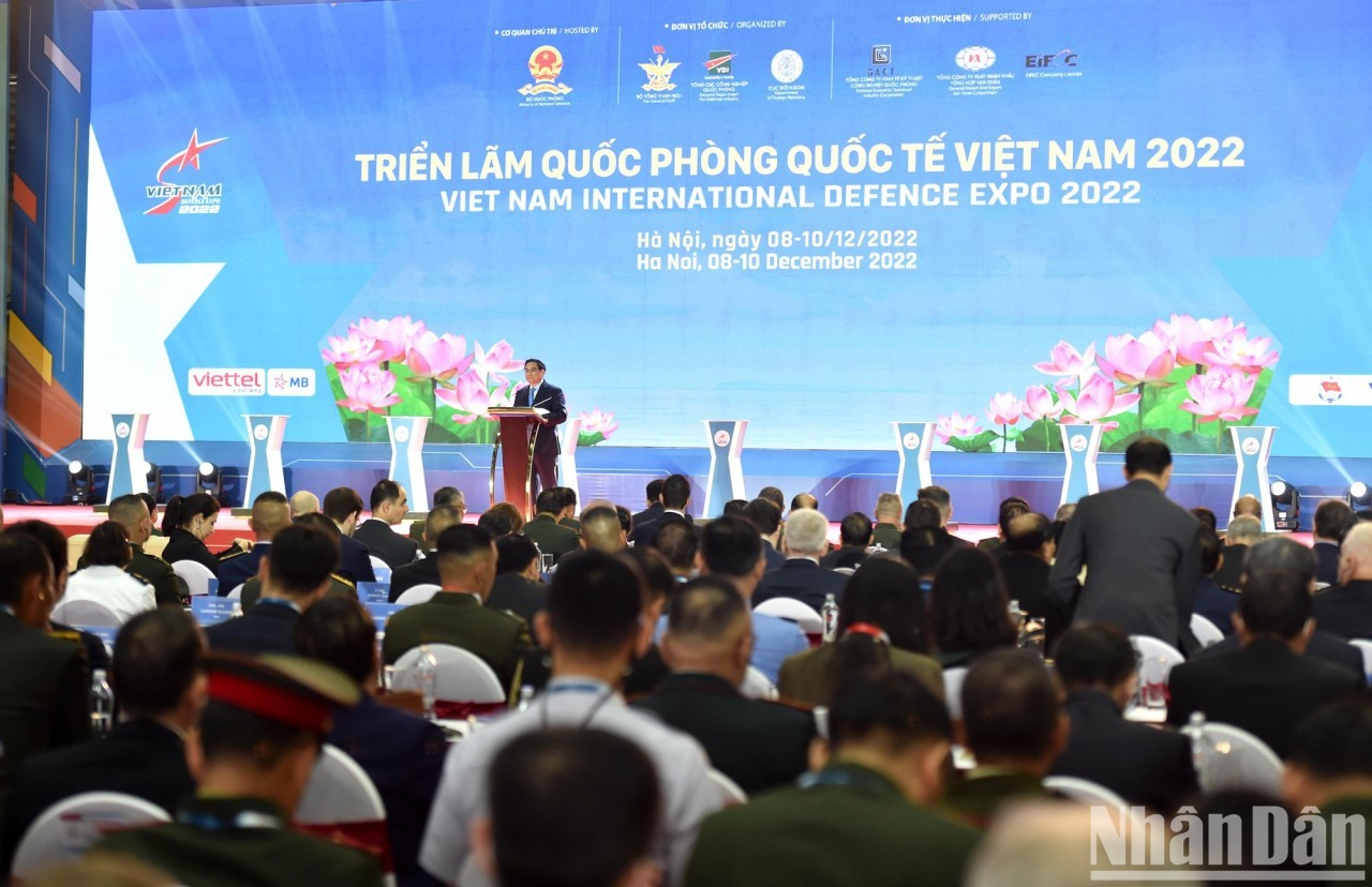 Vietnam's First International Defence Expo Underways in Hanoi