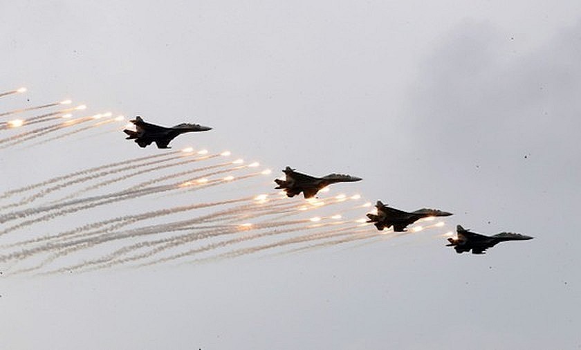 Impressive Performance of Vietnam Air Force with Su-30MK2 Fighters at Vietnam International Defense Expo 2022