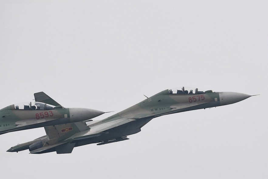 Impressive Performance of Vietnam Air Force with Su-30MK2 Fighters at Vietnam International Defense Expo 2022