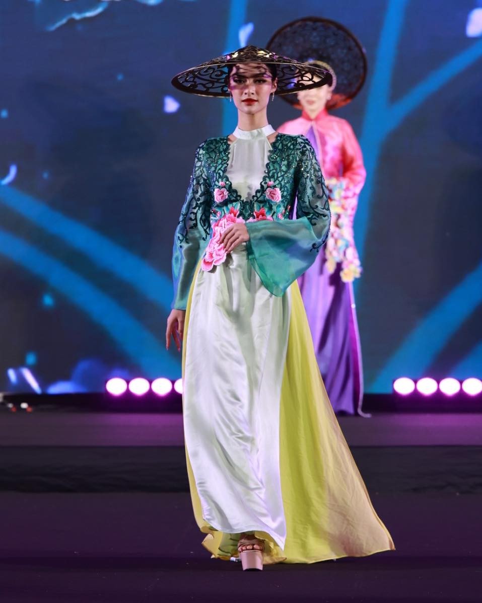 Miss Universe Thailand wears ao dai during Vietnam trip - VnExpress  International