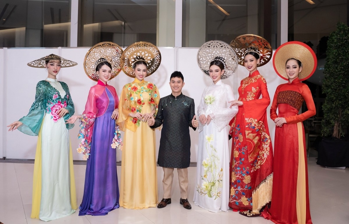 APEC Thai Silk Fashion Show - APEC