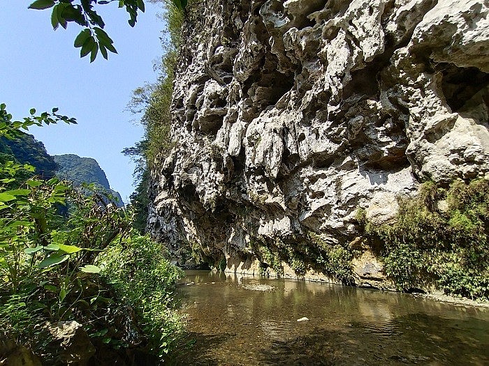 The Unique Natural Structure of Kem Coong Cave in Cao Bang
